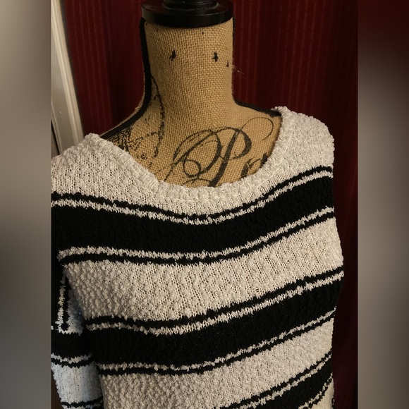 Maurices black and white popcorn sweater, size large - Picture 1 of 4